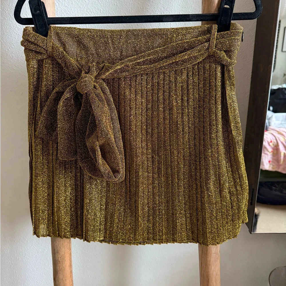 Lenni Pleated Gold Lurex Mini Skirt - Picture 2 of 5